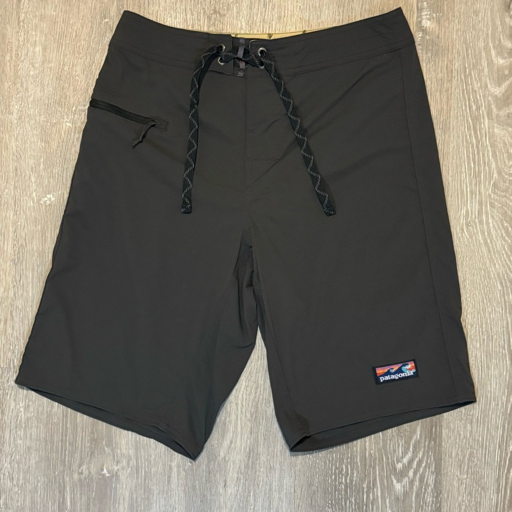Patagonia Mens Wavefarer Boardshorts in Black